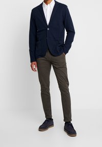 Lindbergh Chino kalhoty - dark green