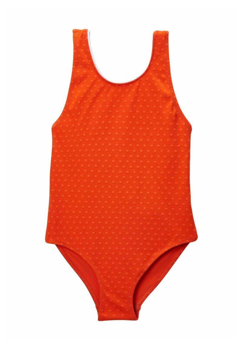 Maillot de bain orange avec un motif à pois, fabriqué en tissu extensible. Il présente un col rond et un design sans manches, taillé dans une forme classique.