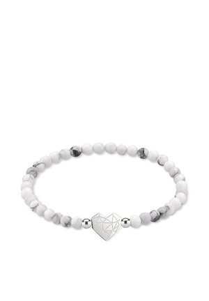 White and gray marbled bead bracelet with central geometric silver heart charm and two small silver round beads.