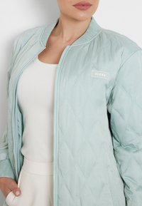 Guess Giacca da mezza stagione - himmelblau