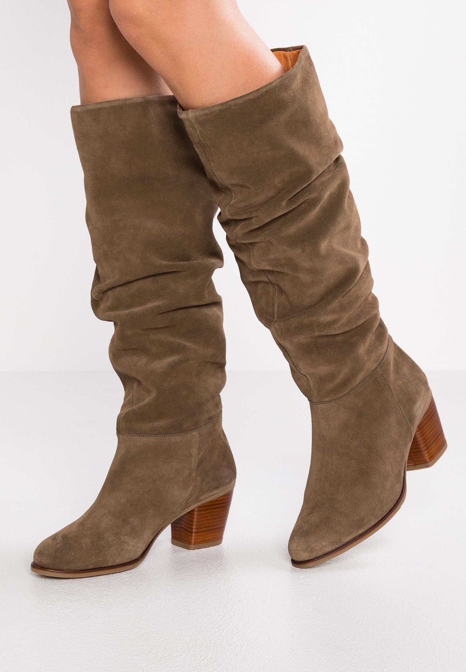 bottes couleur taupe