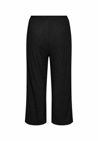 Culottes noires avec un motif zébré texturé, longueur cropped et une taille élastique pour plus de confort. Tissu lisse avec une finition mate.