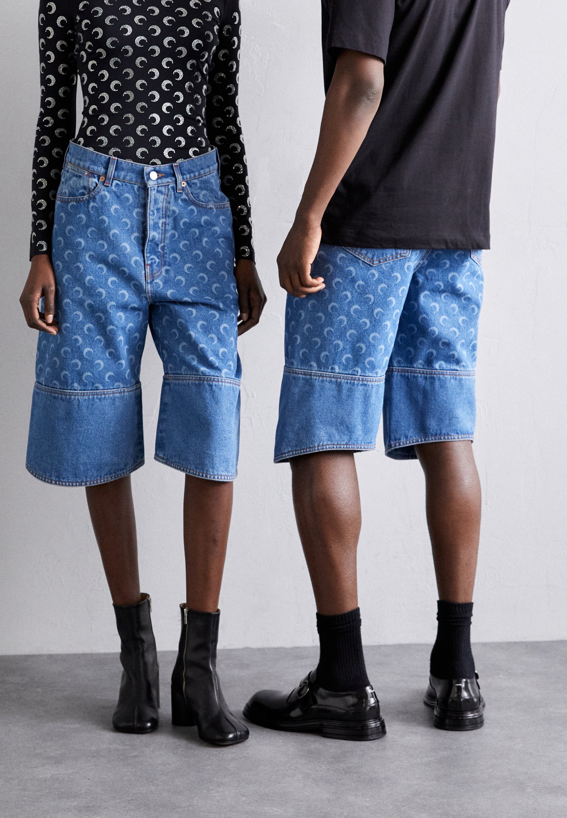 パンツ Marine Serre Moon Laser Denim Bermudas MARINE SERRE MOON BERMUDAS UNISEX - Denim shorts - light blue