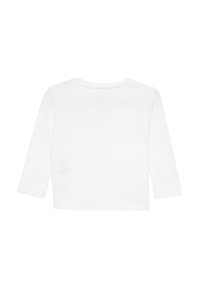 Wit T-shirt met lange mouwen gemaakt van zachte katoen. Het heeft een ronde halslijn en een eenvoudig ontwerp zonder patronen of versieringen.