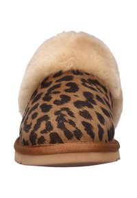 Luipaardprint pantoffels met een tan kleurige faux fur manchet, ronde vorm en zachte textuur. Voorzien van een duurzame zool en minimalistische tan afwerking.