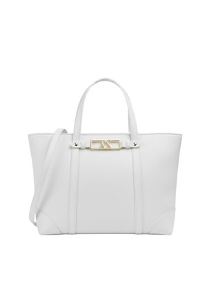 Borsa tote in pelle bianca con due manici, tracolla regolabile e dettagli in metallo dorato con logo al centro della parte anteriore.