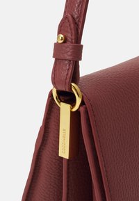 Coccinelle BINXIE - Borsa a mano - brown