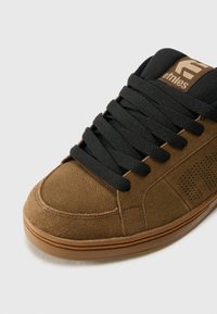Etnies KINGPIN UNISEX - Sapatilhas de skate - brown/warm grey/gum