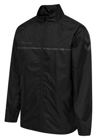 Schwarze leichte Windjacke zum Reißverschluss mit hohem Kragen, langen Ärmeln und dezenten Logo- und Chevron-Akzenten auf Brust und Ärmel.