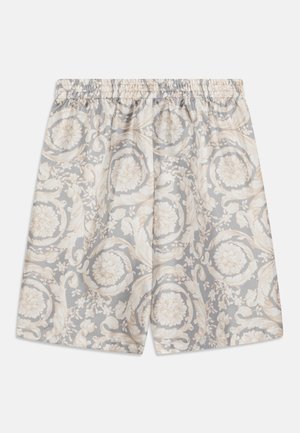 Shorts griș deschis cu un model floral damasc în crem și bej. Prezintă un brâu elastic și o textură moale a materialului.