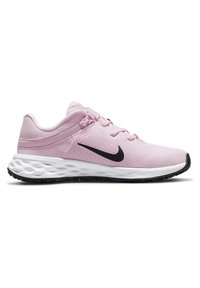 Baskets de sport roses avec une tige en mesh, logo Swoosh noir et semelle intermédiaire blanche rembourrée. Comprend des lacets et une semelle extérieure en caoutchouc texturé.