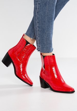 Classic ankle boots - red