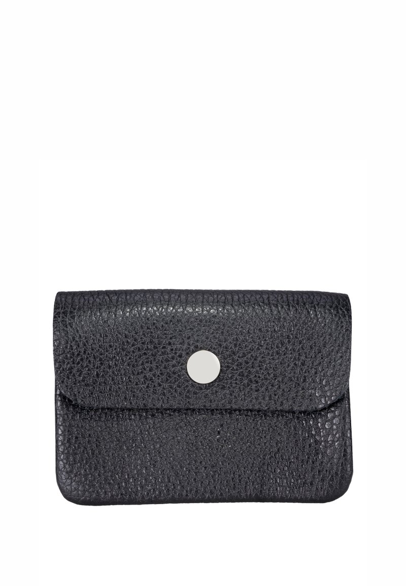 Schwarzes strukturiertes Lederportemonnaie mit abgerundeten Ecken und einem zentralen silbernen Druckknopfverschluss auf der vorderen Klappe.