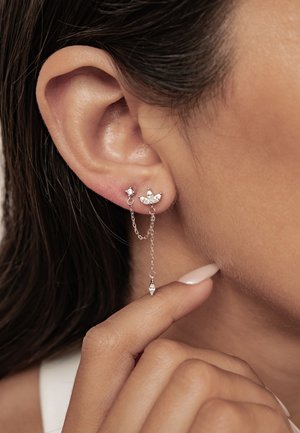 Hey Happiness, PETAL CHAIN DANGLE - Ohrringe - silver-coloured