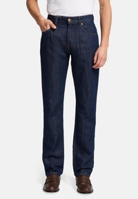 Jeans in denim blu scuro con taglio dritto, dotati di tasche frontali, chiusura con bottone e dettagli di cucitura visibili.