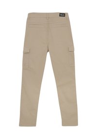 Beige cargo bukser med lige ben, baglommer, sidelommer og et logo på taljen. Fremstillet af tekstureret bomuldsstof.