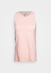 Top atlético sin mangas de color rosa claro, fabricado con material Dri-FIT, que presenta un escote redondo y costuras laterales sutiles para un ajuste ceñido.