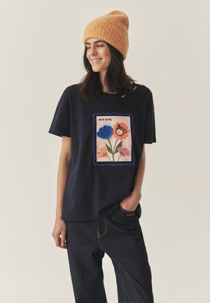 VILO 1 - Nyomott mintás póló - navy blue