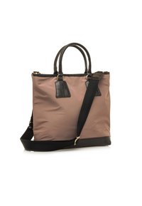 Tote bag in zacht bruin nylon met zwarte nepleer accenten, dubbele handvatten, afneembare schouderband en goudkleurige hardware.