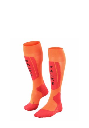 Calze performanti fino al ginocchio in un brillante arancio e rosso. Presentano dettagli con logo, aree testurizzate per la presa e sezioni rinforzate nella punta e nel tallone.