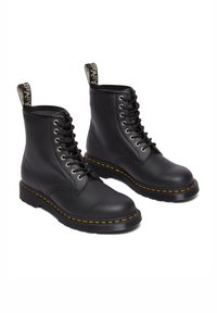 Dr. Martens 8 EYE GENIX - Stivaletti stringati - black