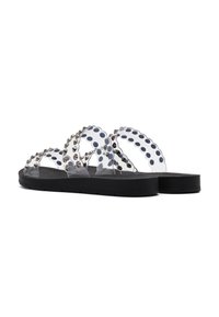 Sandales transparentes avec des accents cloutés, présentant des motifs à pois sur les brides, et une semelle en caoutchouc noire. Design à bout fermé.