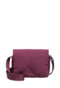Borsa a spalla bordeaux realizzata in materiale morbido e imbottito. Caratterizzata da una lunga tracolla e un design semplice con un logo sul davanti.