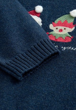 Marineblå sweater med festlig elv og julemandsbroderi, ribbede manchetter, blød tekstur og hvide pom-drommedrysser på designet.