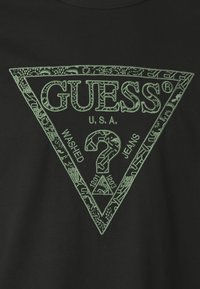 Guess TRIANGLE  - T-shirt med print - jet black