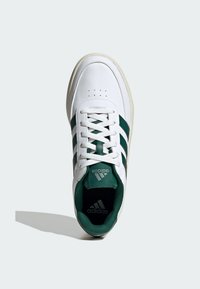 adidas Sportswear BREAKNET 2.0 M - Baskets basses - cloud white   collegiate green   silver green