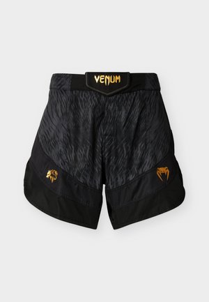 Pantaloncini da atletica neri con motivo strutturato e accenti dorati. Caratteristiche includono una larga vita elastica con logo e spaccature laterali per la mobilità.