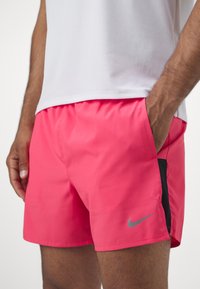 Nike Performance CHALLENGER - Športové šortky - aster pink/dark pony/black/silver