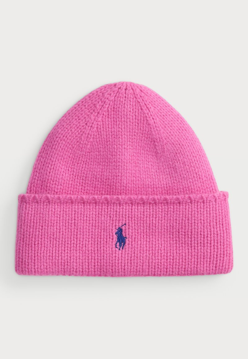Gorro de punto rosa con puño doblado, patrón texturizado y un pequeño detalle de logo en navy en la parte delantera. Construcción de hilo suave y elástico.