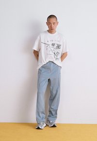 Carhartt WIP BOLAN PANT - Joggebukse - dusty ice/positano