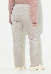 Ulla Popken ELASTIC WAIST - Kalhoty - pebble gray