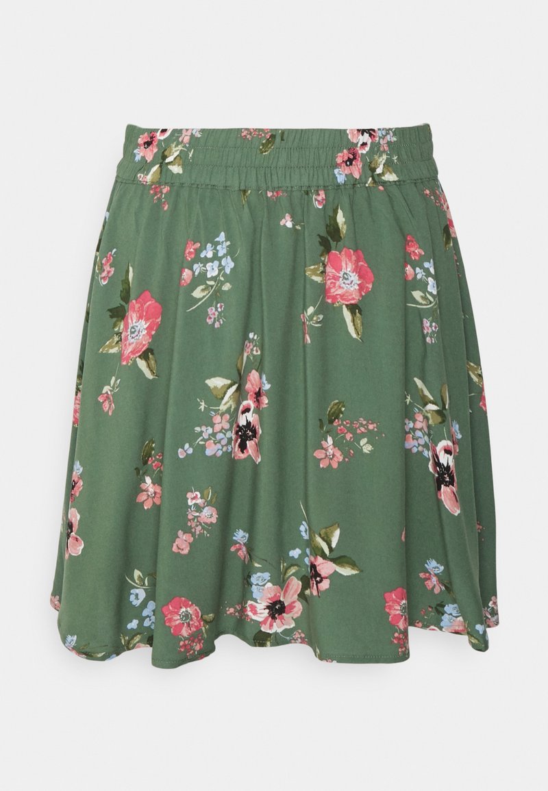 Saia floral verde com cintura franzida, de comprimento curto, com padrões florais em rosa, azul e preto, feita de tecido leve.