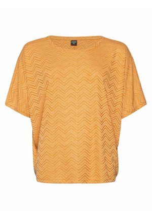 Chemise orange à manches courtes, coupe ample, motif chevron et col rond, présentée sur fond blanc.
