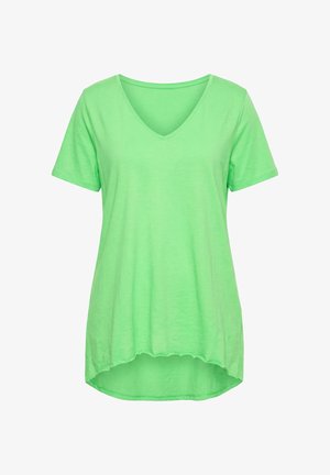 Camiseta de mujer verde claro de manga corta con cuello en V, bajo asimétrico y tejido suave ligeramente texturizado.