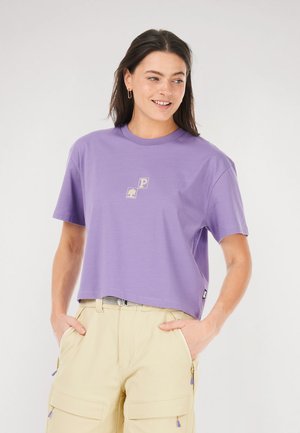 Purple cropped t-shirt made of soft cotton. Features a small light-colored logo design at the center. Short sleeves and crew neckline.