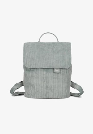 Grauer Cord-Rucksack mit Klappverschluss, Tragegriff oben, verstellbaren Schulterriemen und kleinem Stoff-Logoschild in der vorderen Mitte.