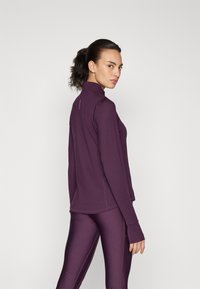 Puma RUN FAVORITE 1/4 ZIP W - Camisola de manga comprida - midnight plum