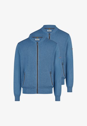Zwei blaue, strukturiert gestrickte Cardigans mit Reißverschluss, mit gerippten Bündchen, Kragen und Saum, ausgestattet mit Reißverschlusstaschen an den Seiten.