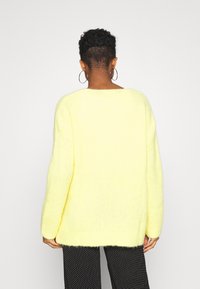 EDITED Svetr - yellow