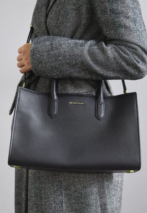 SCARLET SATCHEL - Borsa a mano - black