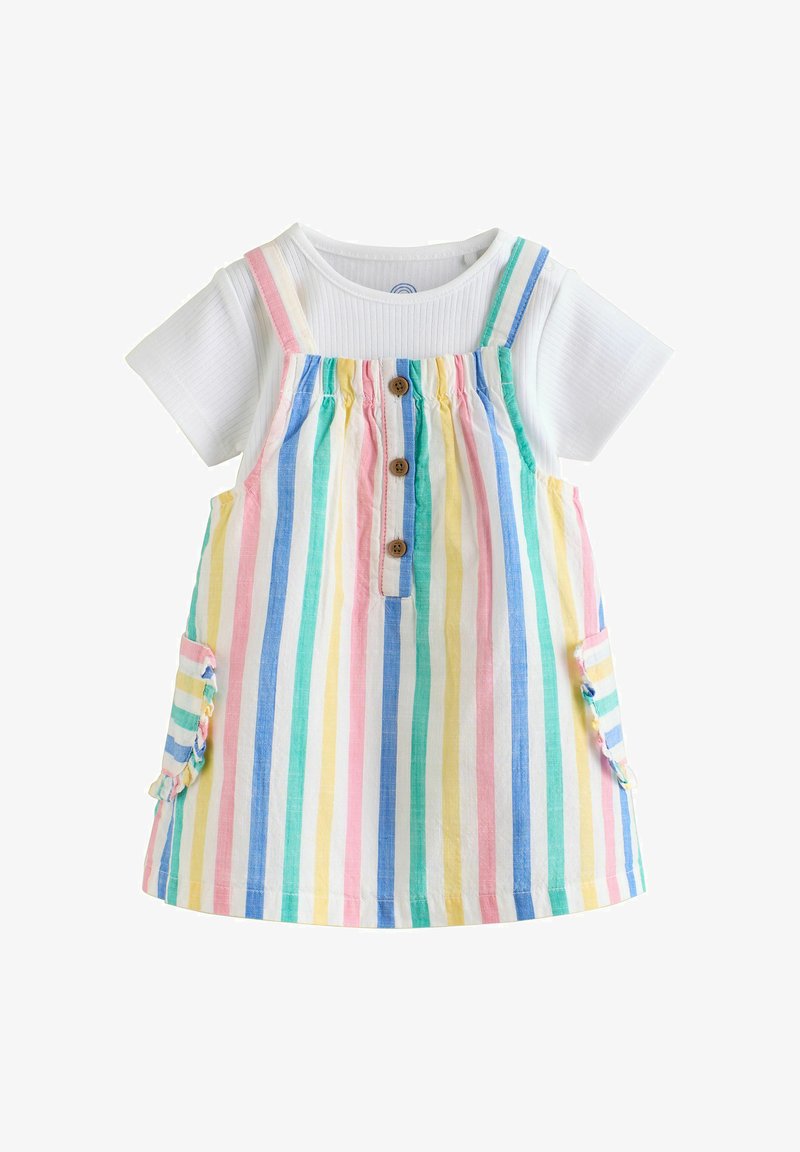 Robe bébé avec un haut blanc à manches courtes côtelé en dessous et un tablier à rayures verticales colorées avec des boutons à l’avant et des poches latérales.