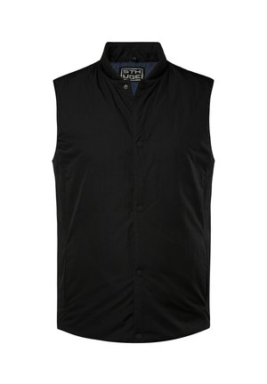 Zwart mouwloos vest gemaakt van een gladde, lichte stof. Heeft een hoge kraag en een knopenfrontsluiting. Eenvoudig ontwerp, zonder zakken.