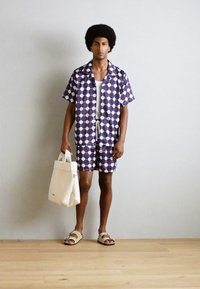Heathe PRINTED SHIRT SET - Kratke hlače - purple