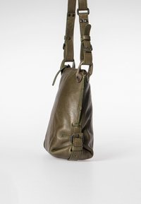 Aunts & Uncles MRS CHOCOLATE COOKIE - Umhängetasche - dark olive