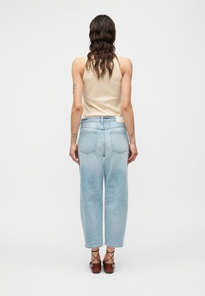 Uvrstitev 5: CLOSED - STOVER - Široke kavbojke