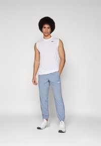Nike Performance FORM PANT - Pantalones deportivos - ashen slate/black/reflective silver